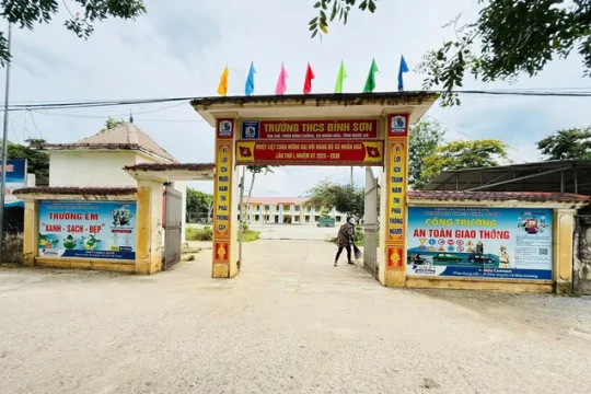 Một hiệu trưởng bị đình chỉ chức vụ vì liên quan đường dây cá độ bóng đá qua mạng