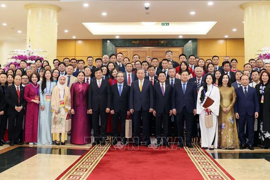 Bộ Chính trị đặt mục tiêu phát huy nguồn lực hơn 6,5 triệu người Việt Nam ở nước ngoài