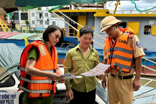Đưa pháp luật đến gần hơn với cư dân vùng mặt nước