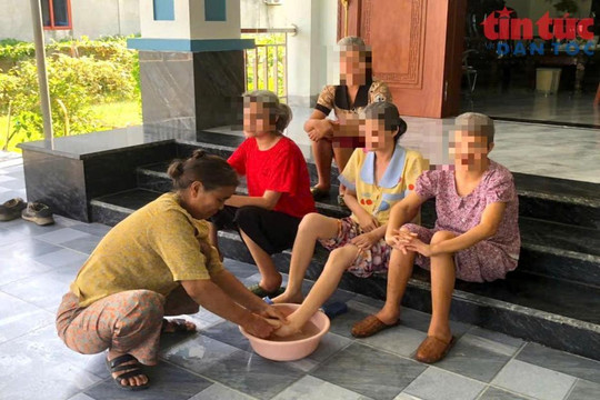 Có những nỗi đau trong một nỗi đau - Bài 2: Những đứa con không bao giờ lớn