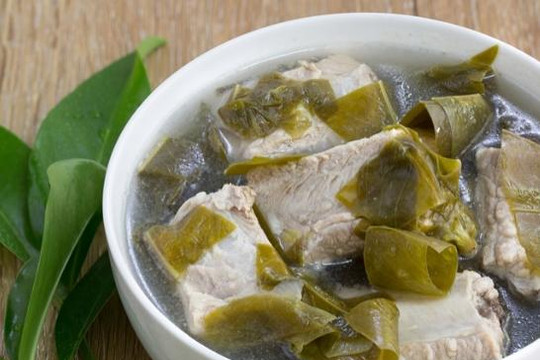 Món canh lạ của Thái Lan: Tom Mu Chamuang (ต้มหมูชะมวง)