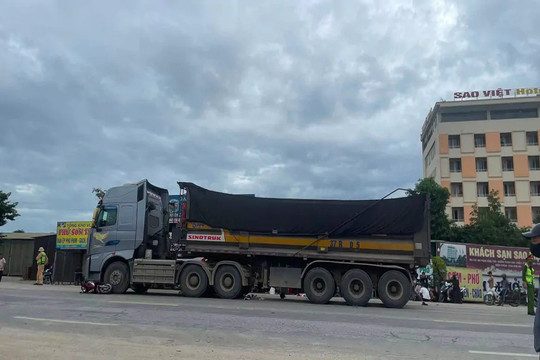 Va chạm xe đầu kéo, một người tử vong tại chỗ