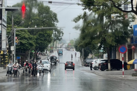 Thời tiết ngày 7/8: Mưa dông tiếp diễn trên nhiều khu vực, đề phòng lốc sét