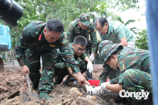 Quy tập thêm 17 hài cốt liệt sĩ tại Công viên Lê Thị Riêng