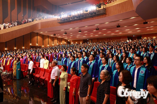 ULAW vinh danh 1.748 tân khoa