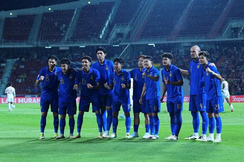 Thái Lan – Myanmar (2 – 0): Thái Lan toàn thắng vòng bảng, gặp Singapore tại bán kết