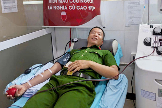 Thiếu tá Công an hiến tiểu cầu cứu sản phụ nguy kịch
