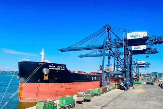 Từ cảng Cái Lân, bàn về bài toán nâng tầm logistics Quảng Ninh