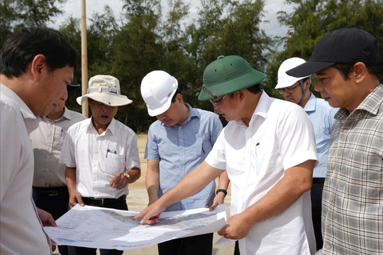 Khảo sát “đánh thức” du lịch sông Hương và tìm lời giải thoát lũ