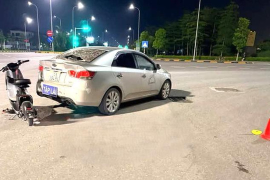 Va chạm ô tô tập lái, thiếu niên đi xe đạp điện tử vong