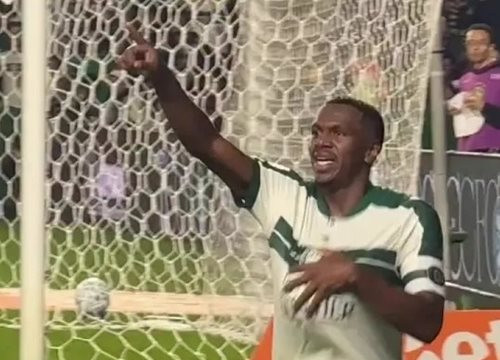Cầu thủ của Coritiba bất ngờ rơi xuống đường hầm khi ăn mừng bàn thắng “hụt”