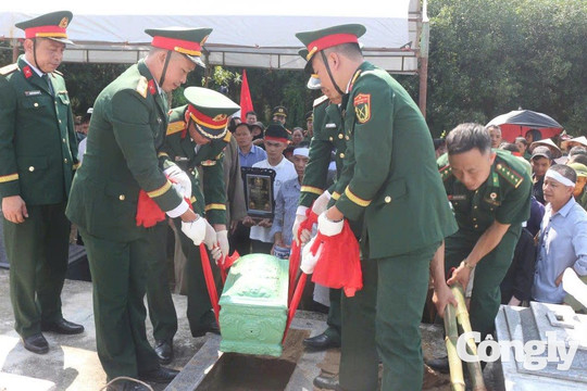 Bản làng đón liệt sĩ trở về đất mẹ