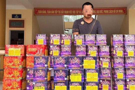 Khởi tố đối tượng mua bán gần 3 tạ pháo hoa nổ