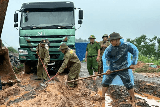 Giữ an toàn trên những cung đường mùa mưa