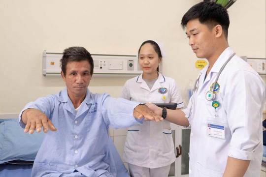Kịp “giờ vàng” dùng thuốc tiêu sợi huyết, cứu người bệnh 50 tuổi đột quỵ nhồi máu não