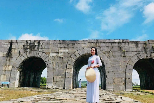 Trào lưu săn khoảnh khắc tuyệt đẹp ở Di sản thế giới Thành Nhà Hồ