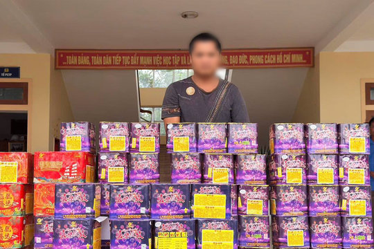 Bắt đối tượng mua bán trái phép gần 3 tạ pháo hoa nổ
