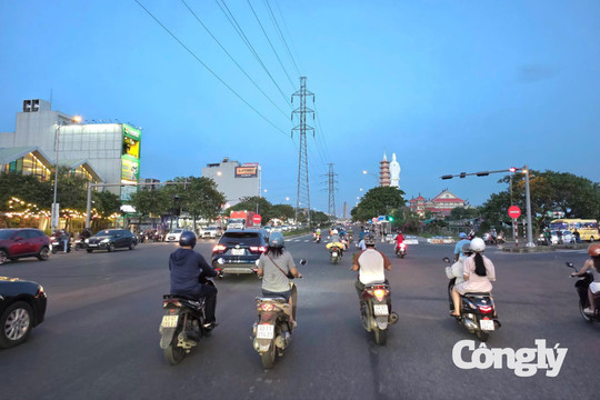 Đà Nẵng tăng kiểm soát thanh thiếu niên đi xe đạp điện