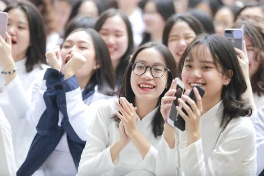 Đề xuất lớp 10 chỉ thi Toán và Ngữ văn