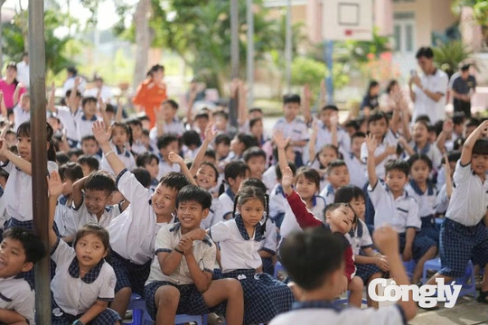Đồng Tháp triển khai hỗ trợ miễn phí sách giáo khoa cho năm học mới