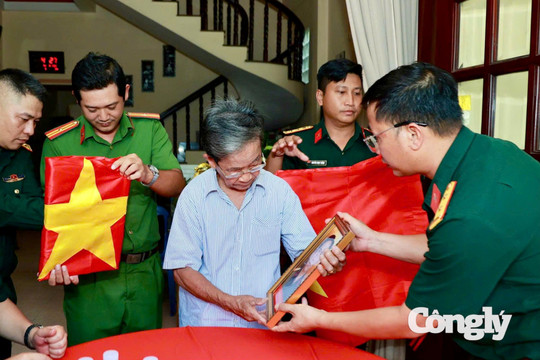Nước mắt ngày các anh trở về