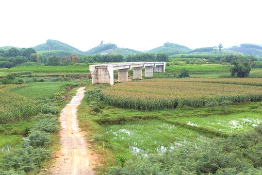 Cầu Mô Vĩnh “chờ” đường dẫn