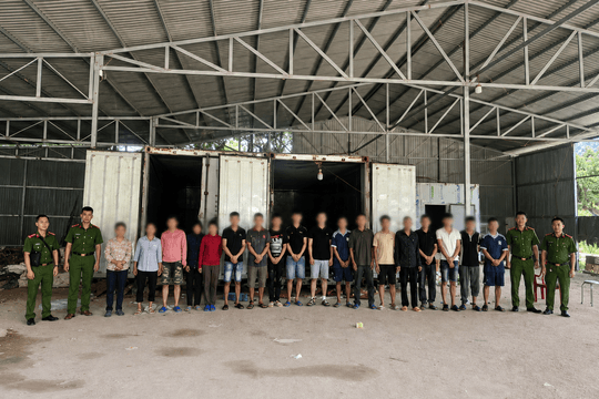 Triệt phá đường dây vận chuyển hơn 5,3 tấn chân giò lậu qua biên giới