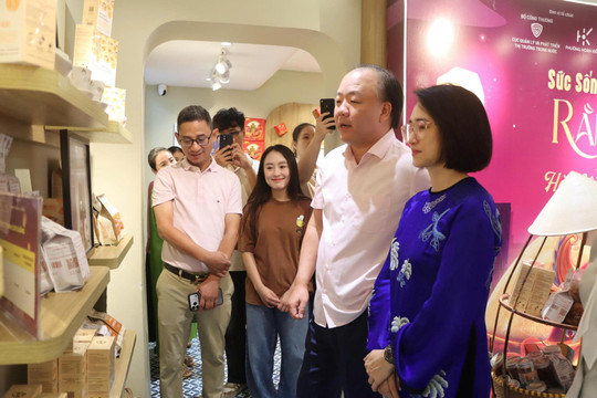 “Rằm rộ phố cổ – Hà Nội trong tôi”: Điểm hẹn văn hóa, mua sắm giữa lòng phố cổ