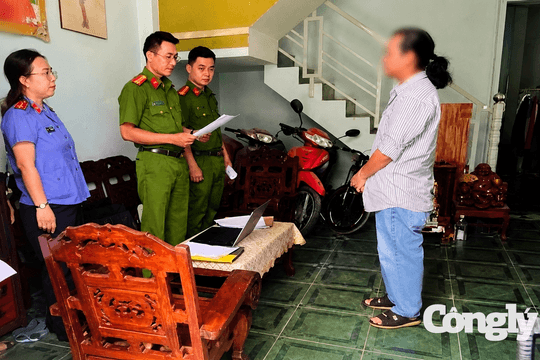 Khởi tố chủ hộ kinh doanh bán hàng giả nhãn hiệu nổi tiếng