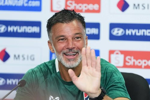 HLV Hudson – Ilhan Fandi: Từ thầy trò thân thiết đến đối thủ ở bán kết ASEAN Cup