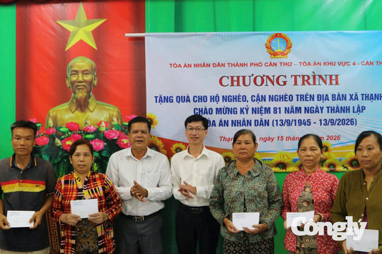 TAND TP Cần Thơ trao quà cho người dân có hoàn cảnh khó khăn