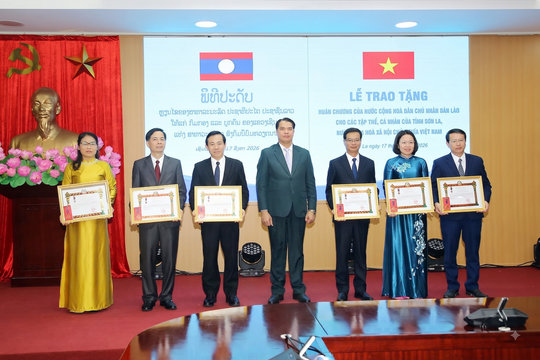 Sơn La đón nhận Huân chương cao quý của Nhà nước Lào