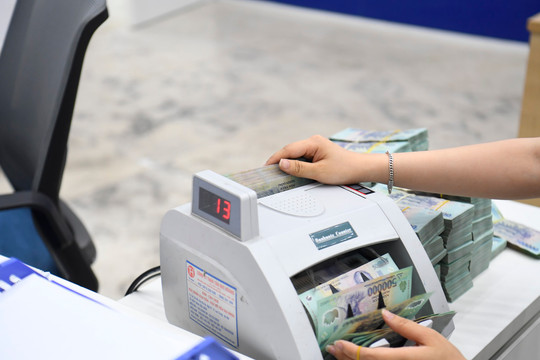 Bộ Nội vụ thông tin về tiền lương khu vực công, chính sách cho cán bộ không chuyên trách ở cơ sở
