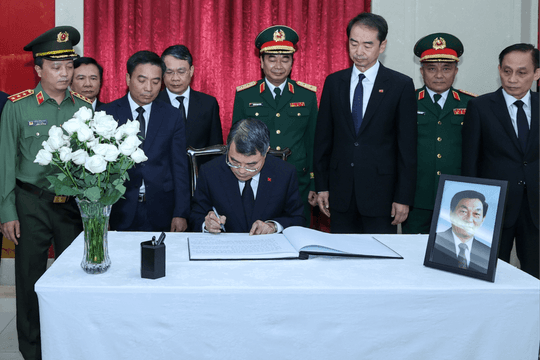 Thủ tướng Lê Minh Hưng dẫn đầu Đoàn đại biểu Đảng, Nhà nước, Mặt trận Tổ quốc Việt Nam viếng nguyên Thủ tướng Trung Quốc Chu Dung Cơ