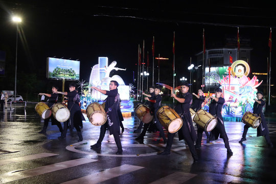 Carnival Nghệ An 2026: “Ánh dương bất tận” tỏa sáng giữa mưa