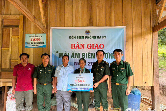 Đồn Biên phòng Ga Ry tri ân nữ cựu dân quân hỏa tuyến