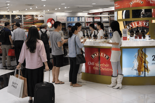 Mở rộng cửa hàng miễn thuế, tạo dư địa tăng chi tiêu du lịch
