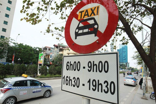 Hà Nội hạn chế taxi, xe hợp đồng dưới 8 chỗ trên phố Khâm Thiên