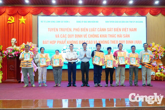 Đưa pháp luật đến với ngư dân đặc khu Kiên Hải