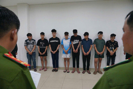 Nhóm thanh thiếu niên mang hung khí, lạng lách gây náo loạn đường phố