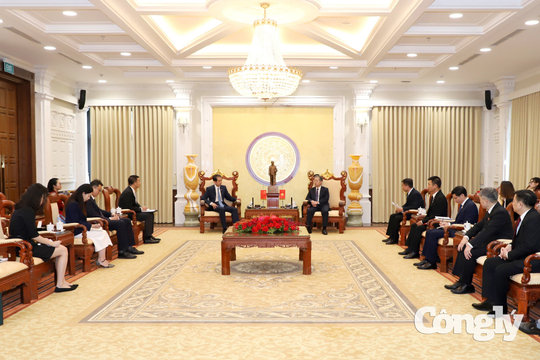 Chánh án Nguyễn Văn Quảng tiếp xã giao Đại sứ Trung Quốc Hà Vĩ