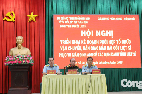 Hơn 7.100 mẫu hài cốt liệt sĩ được vận chuyển bằng chuyên cơ quân sự ra Hà Nội để giám định ADN