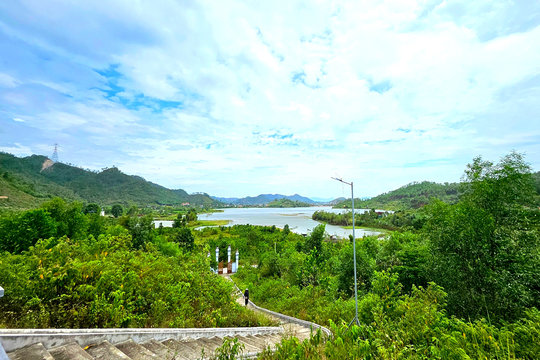 Trầm tích dưới chân Thiên Nhẫn