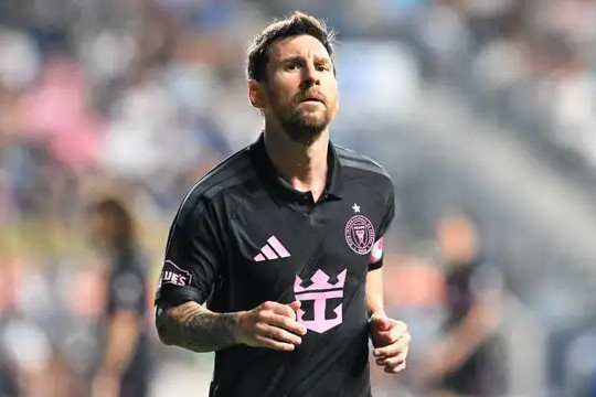 Lionel Messi đối mặt nguy cơ bị treo giò sau khi tát Quinn Sullivan