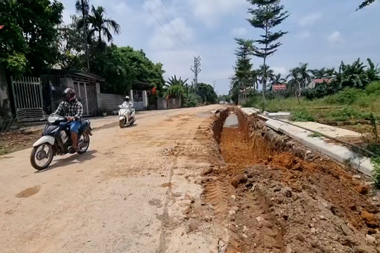 Nhìn vào vấn đề thi công đường giao thông tại Xuân Mai, Hà Nội