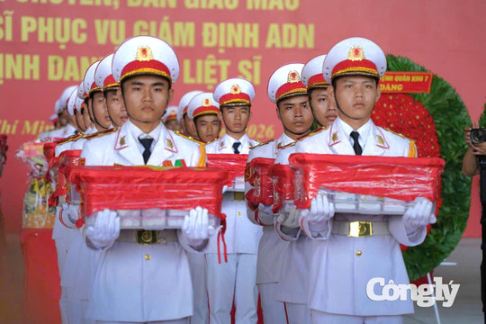 Chuyến bay đặc biệt đưa hơn 7.000 mẫu hài cốt liệt sĩ ra Hà Nội giám định ADN
