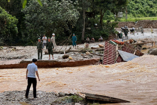 Thủ tướng yêu cầu chủ động sơ tán dân khỏi khu vực nguy cơ ngập sâu