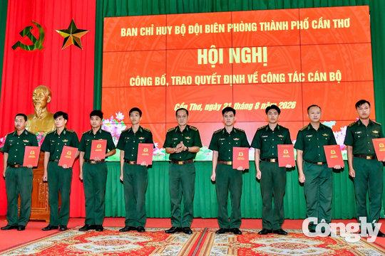 BĐBP TP Cần Thơ trao quyết định điều động, bổ nhiệm 17 sĩ quan