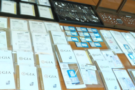 Vụ buôn lậu kim cương: Giám định xác định tang vật là kim cương tự nhiên và tổng hợp