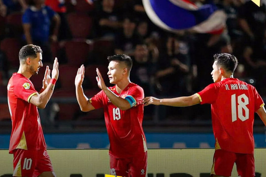 Việt Nam "quật ngã" Thái Lan (2-0) ngay tại Rajamangala
